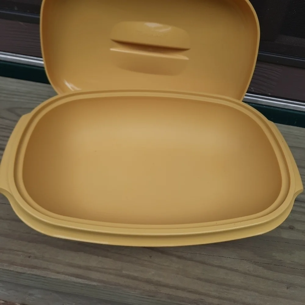 Tupperware vintage microwave